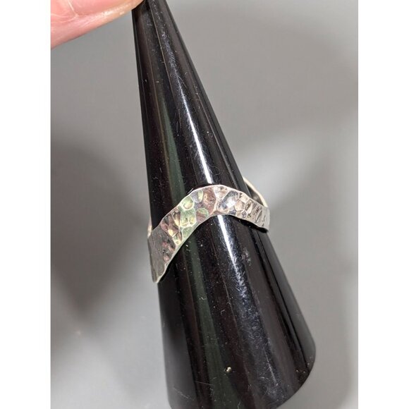 Sterling Silver 925 Hammered Asymmetrical V Shape Ring Size 7.5 - Picture 4 of 9